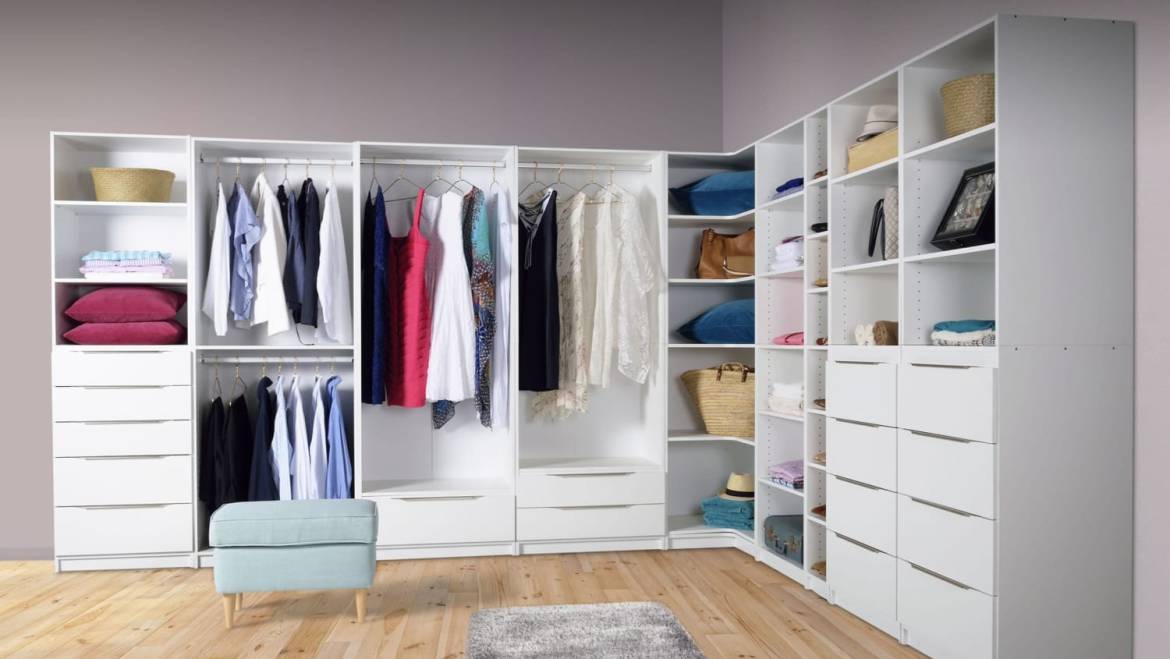 Fitted Bedroom Wardrobes Offer Many Advantages Over Other Types of Wardrobes.