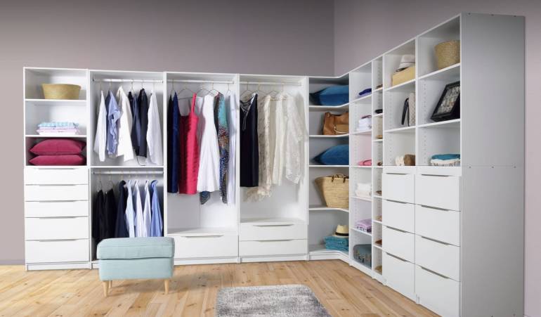 Fitted Bedroom Wardrobes Offer Many Advantages Over Other Types of Wardrobes.