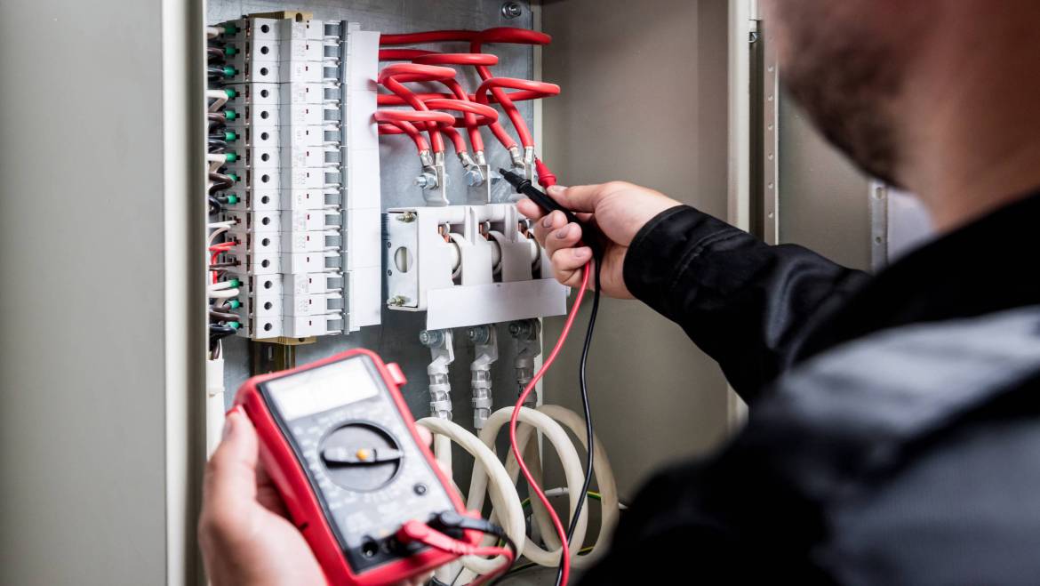 Why Hiring a Professional Electric Contractor is a Must for Large Projects | E&M Electrical Ltd.