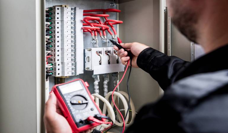 Why Hiring a Professional Electric Contractor is a Must for Large Projects | E&M Electrical Ltd.