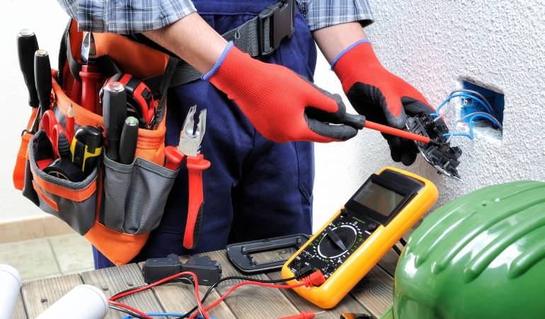 Why Choosing E&M Electrician is Your Best Option for Electrical Services in Hornchurch